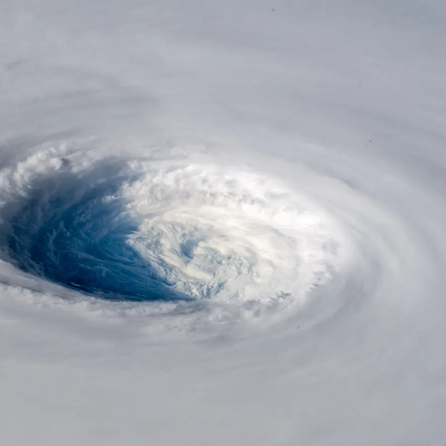 Cyclone eyewalls — visual reference