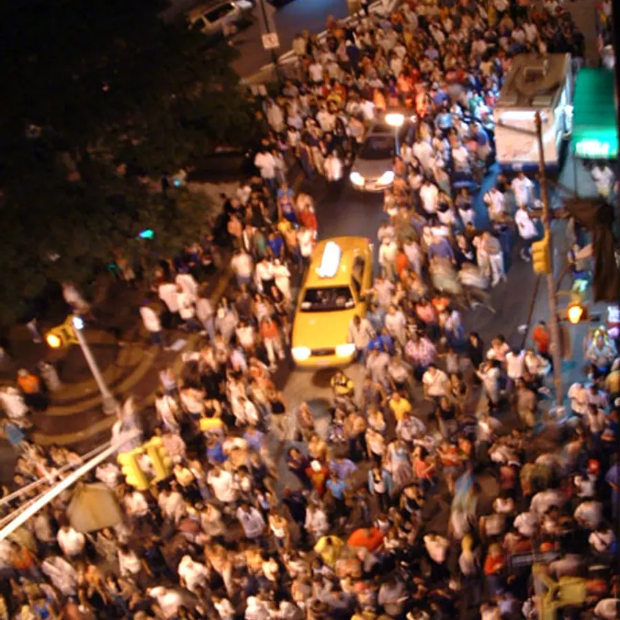 Human crowds — visual reference