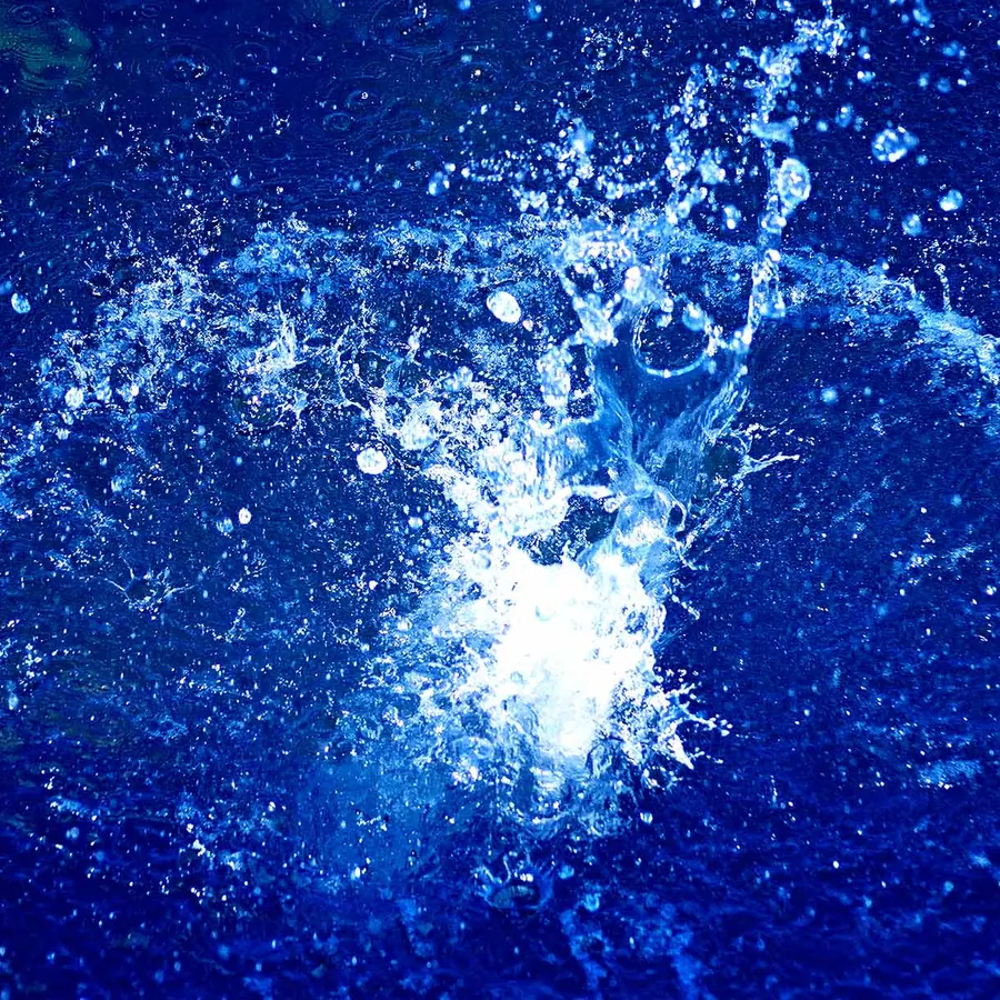 Raindrop impact coronas — visual reference